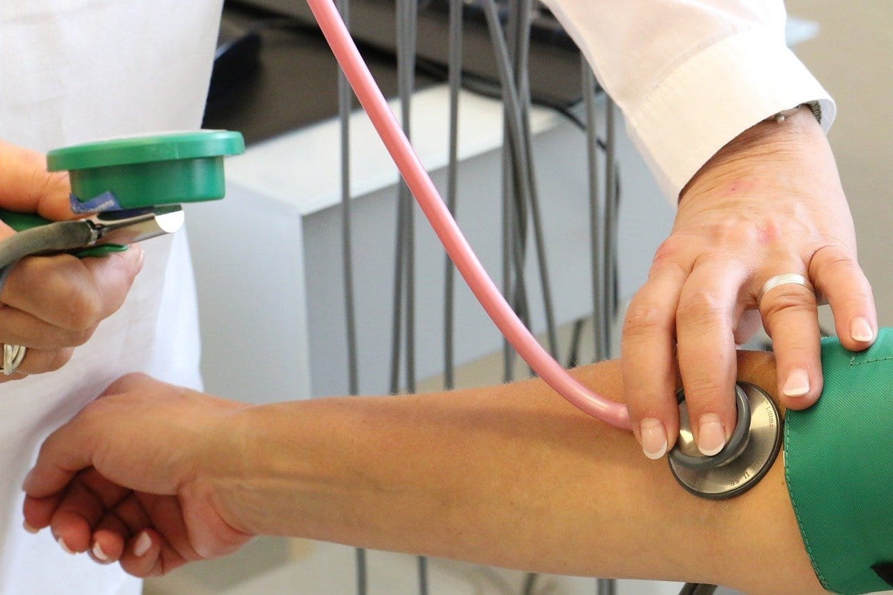 Doctor Investigation Blood Pressure  - tomwieden / Pixabay